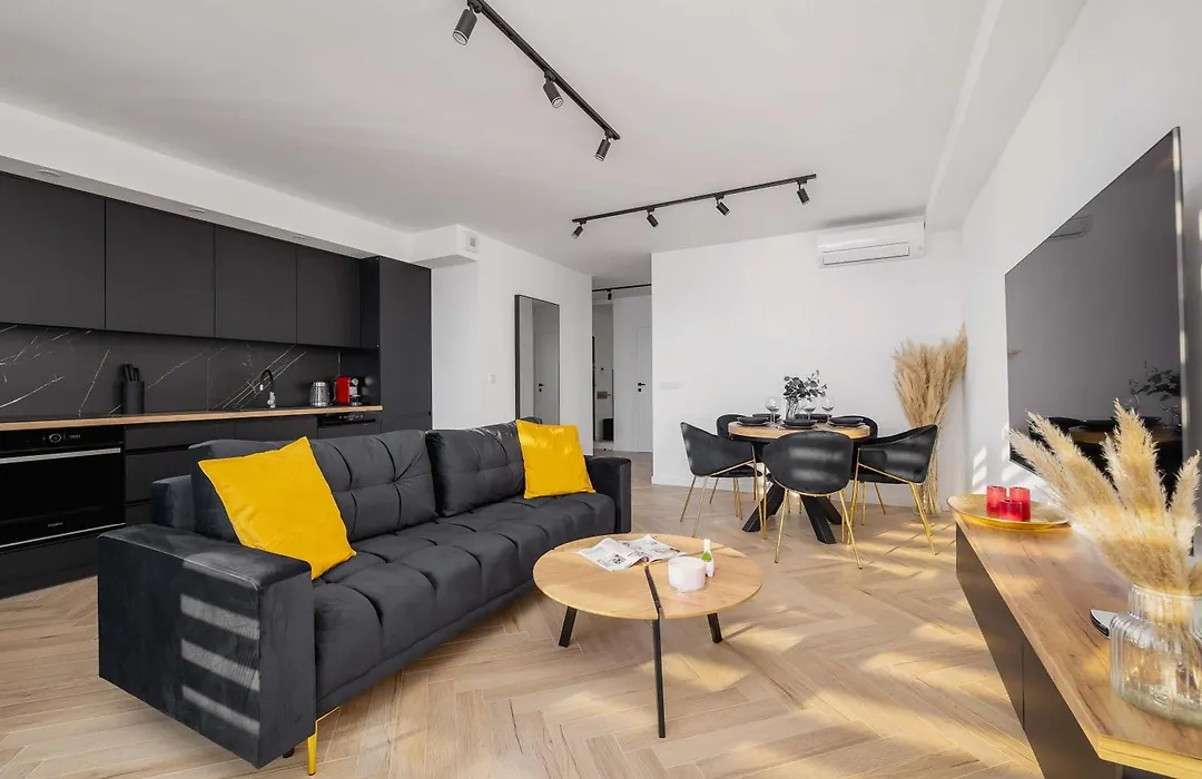 Luksusowy, Klimatyzowany Apartament w Krakowie z Biurkiem i Parkingiem by Renters Prestige-1